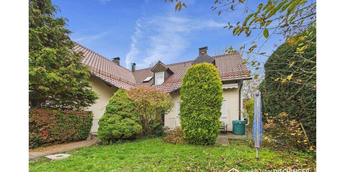 Gemütliche 2-Zimmer-Wohnung im Zweifamilienhaus - mit EBK, Süd-Balkon und Garage 2 zimmer