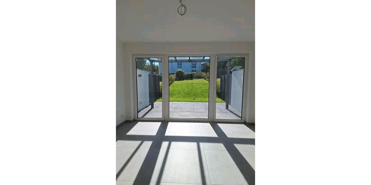 Schönes, geräumiges Haus mit 3 Zimmern 3 zimmer