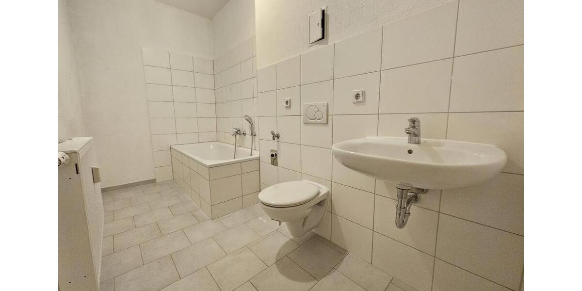 Dachgeschoßwohnung Altenburg - 2 Zimmer, 67 m&sup2;, 370&euro; | Angebot:24441333