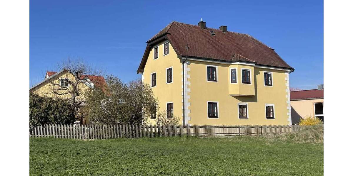 Etagenwohnung Regenstauf - 4.5 Zimmer, 141 m&sup2;, 1.250&euro; | Angebot:26661160