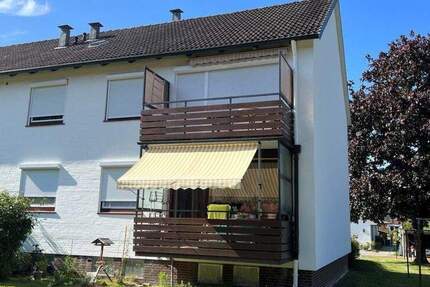 Attraktive 2 22 - Zimmer Wohnung im 1. Obergeschoss mit Süd- Balkon in gefragter Ortslage 4 zimmer