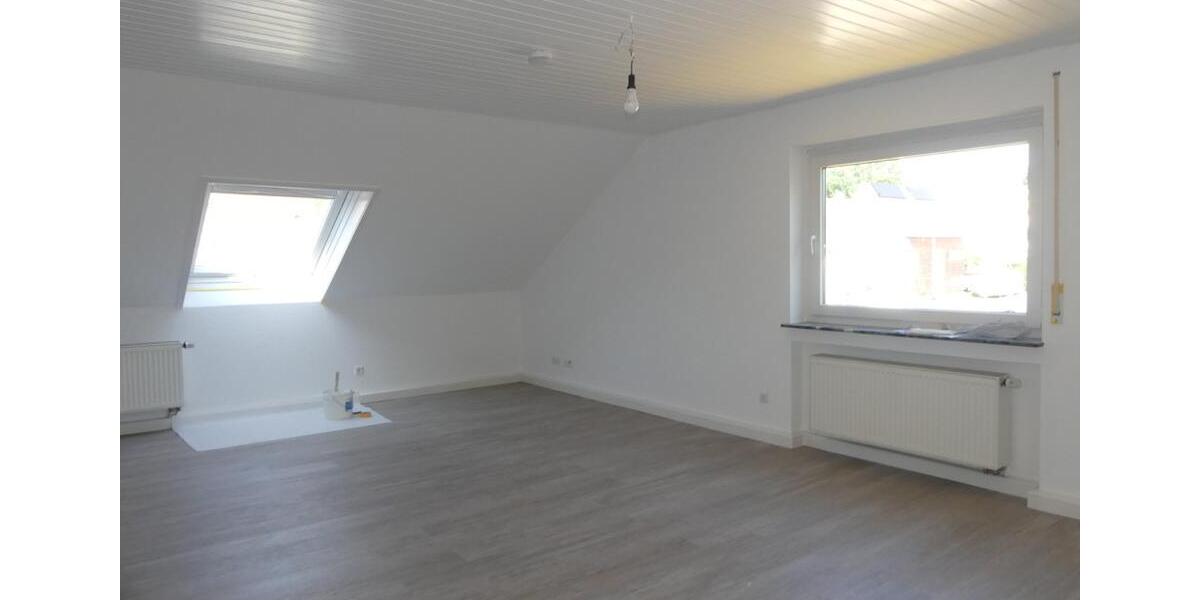 Modernisierte 2-Zimmer-Dachgeschosswohnung mit Ausblick ins Grüne in Freiberg-Geisingen! 2 zimmer
