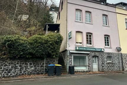 Doppelhaushälfte mit 169 qm Wohnfläche renovierungsbedürftig 10 zimmer