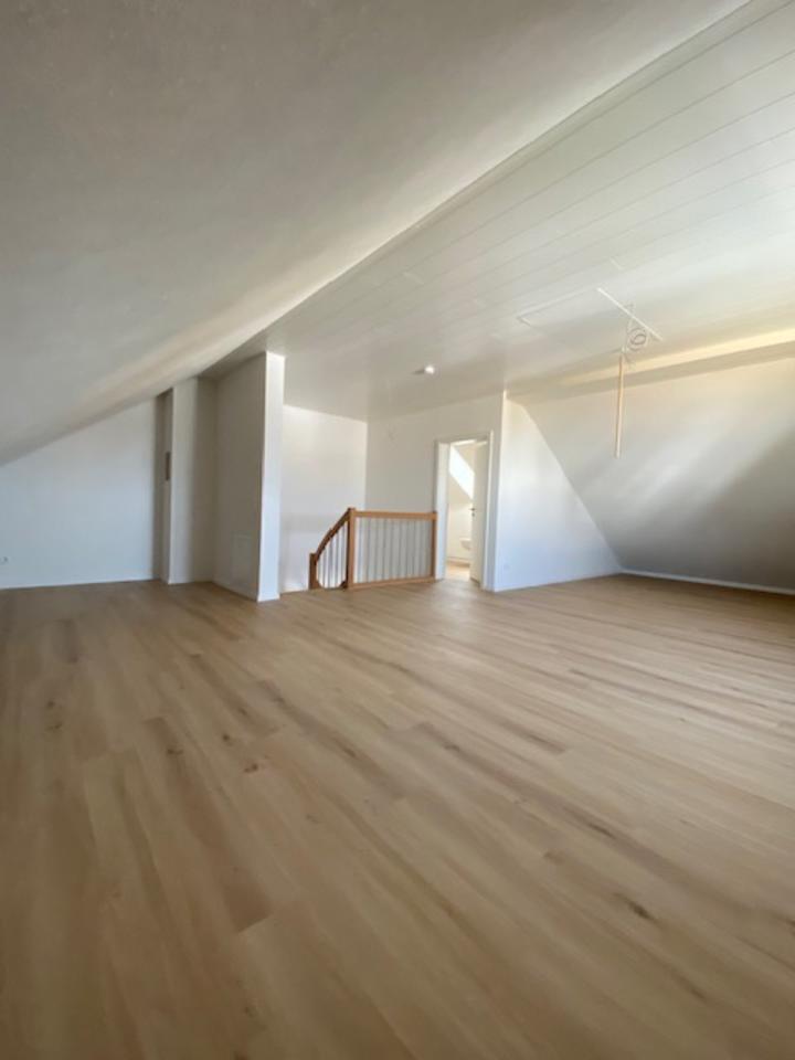 Erstbezug - moderne DH Hälfte mit PV Anlage, Wallbox, Wärmepumpe zimmer