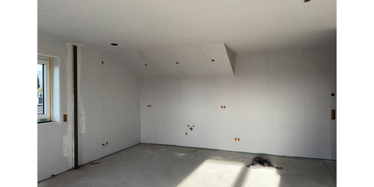 Erstbezug kernsanierte Dachgeschosswohnung mit Sonnenterrasse 2 zimmer