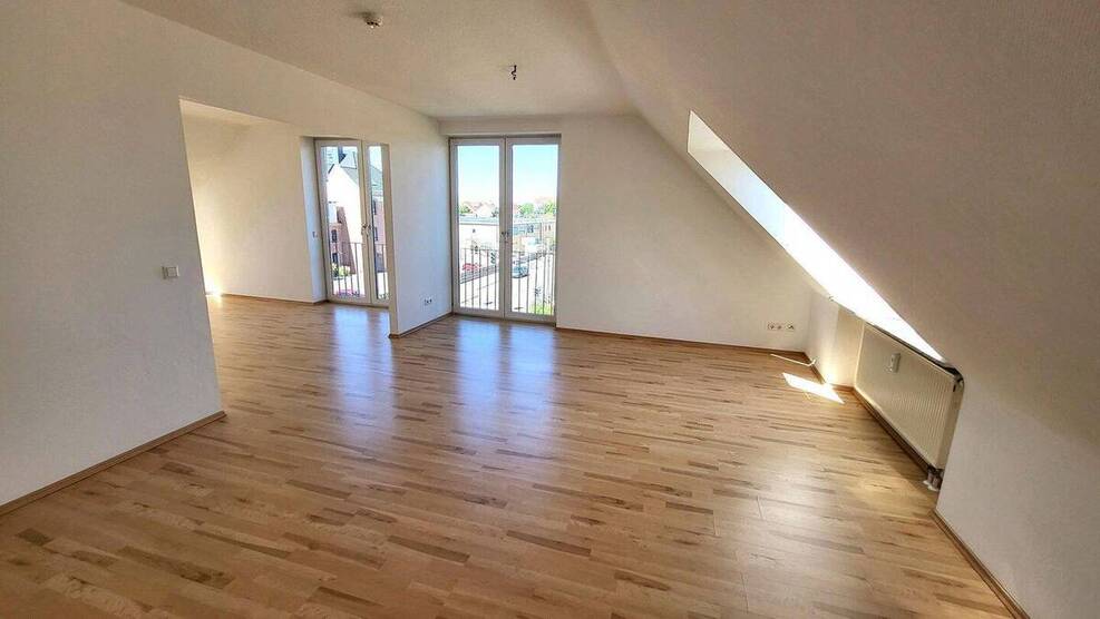 Seniorengerechte 5-Zimmer Dachgeschoss-Wohnung in Schkeuditz zu vermieten - WG geeignet! 5 zimmer