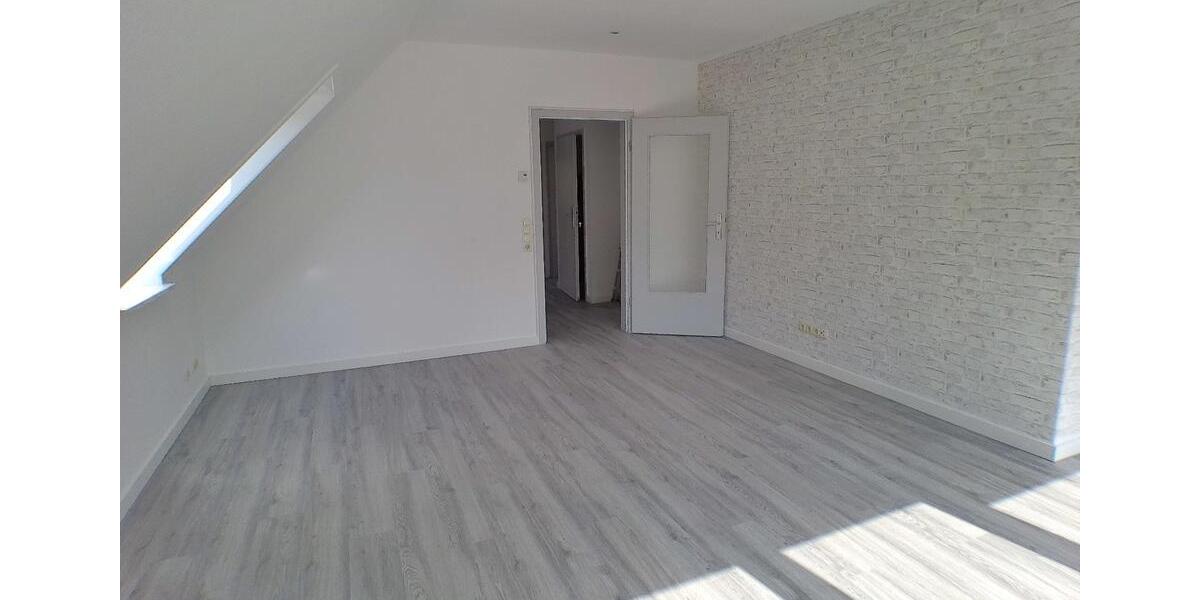 Dachgeschoßwohnung Itzehoe - 3.5 Zimmer, 81 m&sup2;, 900&euro; | Angebot:26029954