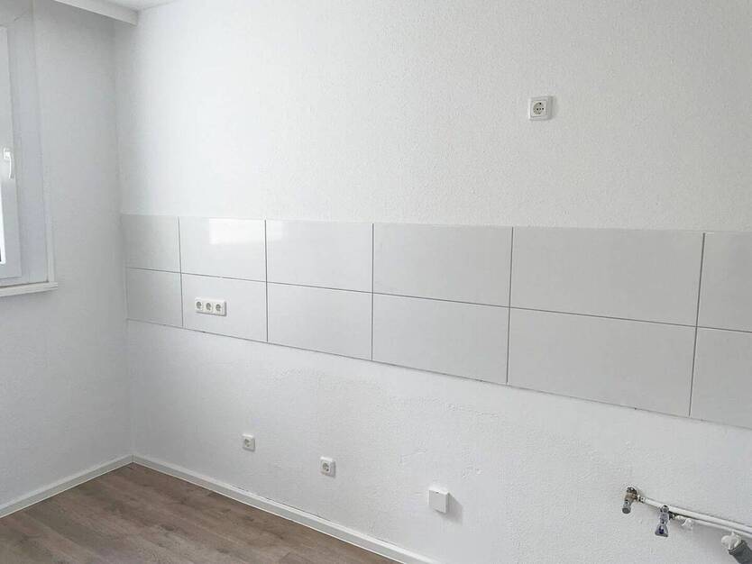 **Frisch renoviert** Zentrale Lage, 2 Zimmer, Balkon, guter Schnitt, Aufzug, Stellplatz 2 zimmer