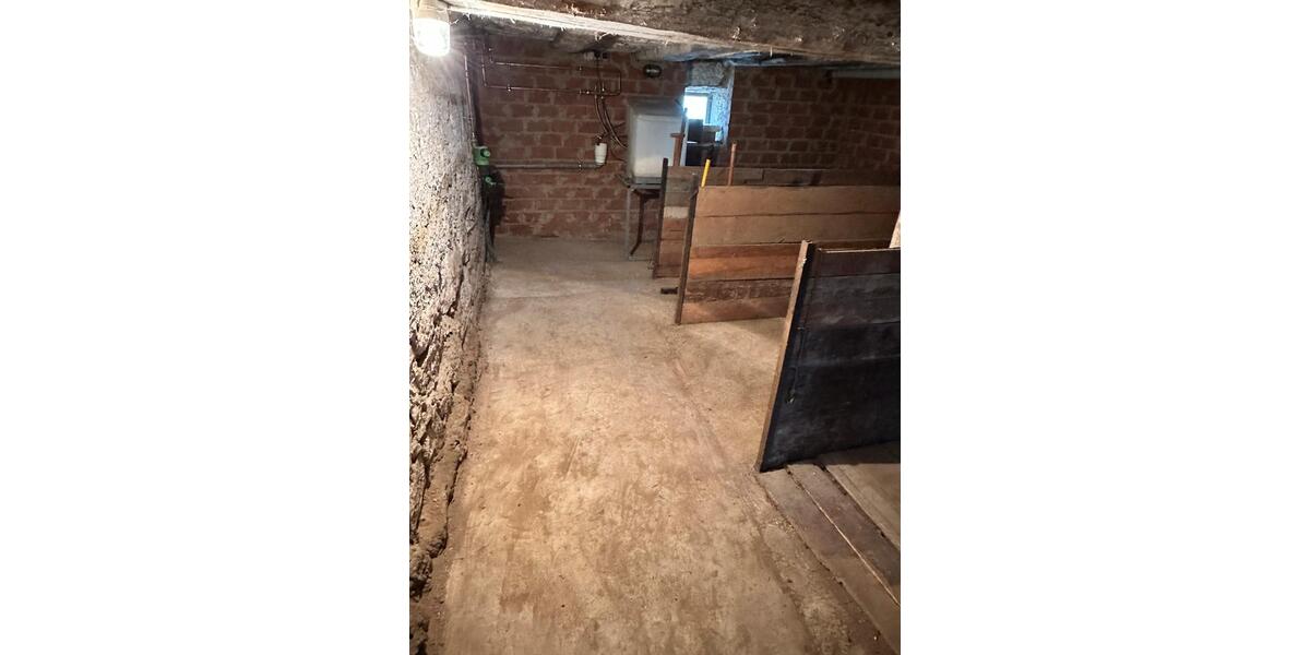 Bauernhaus, Landhaus Fritzlar - 8 Zimmer, 310 m&sup2;, 265.000&euro; | Angebot:27112563
