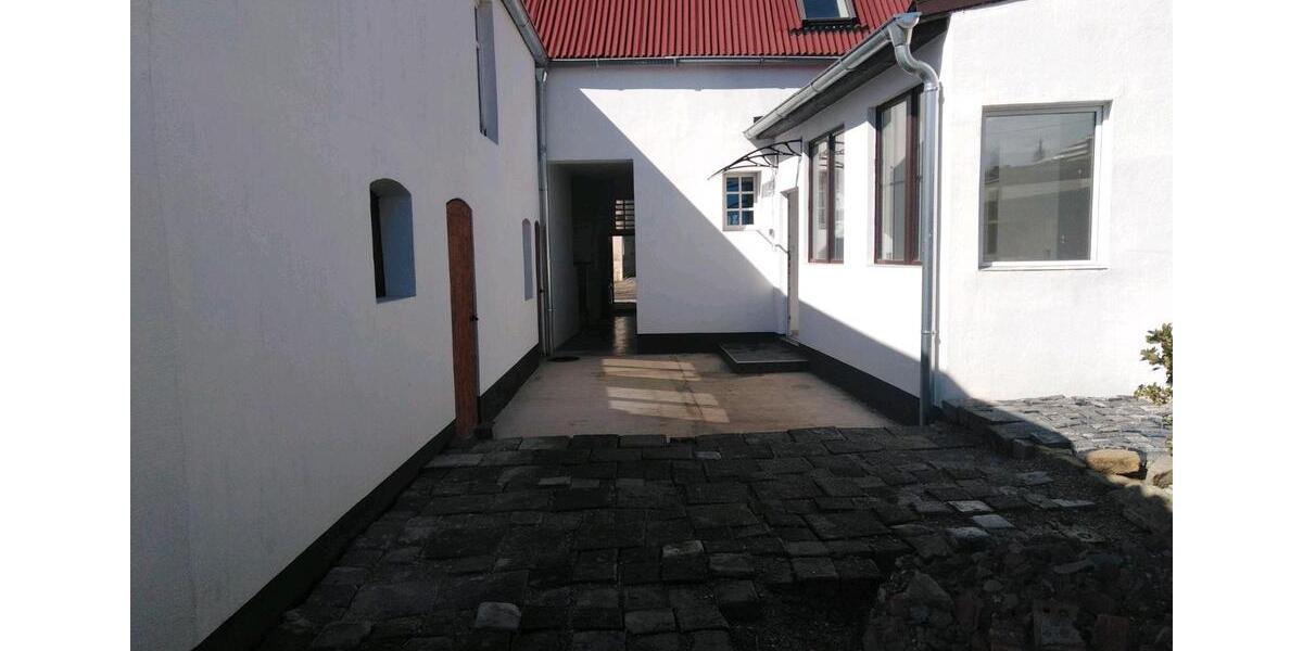 Reihenhaus Allstedt - 7 Zimmer, 140 m&sup2;, 70.000&euro; | Angebot:25909095