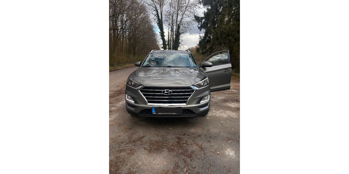 Hyundai TUCSON 118.000 km 15.500 &euro; Koln 51061