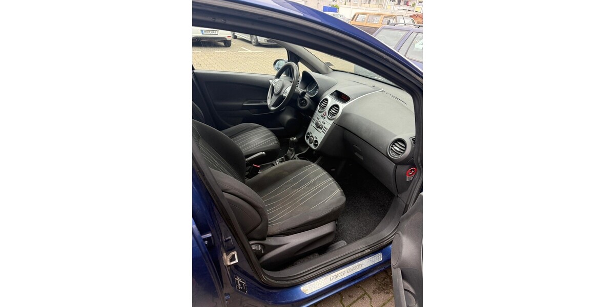 Opel Corsa D 163.000 km 2.799 &euro; Duisburg 47051