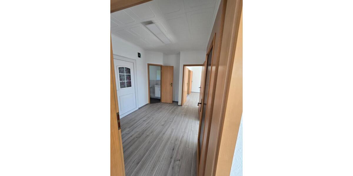 Etagenwohnung Nossen - 4 Zimmer, 75 m&sup2;, 450&euro; | Angebot:26380350