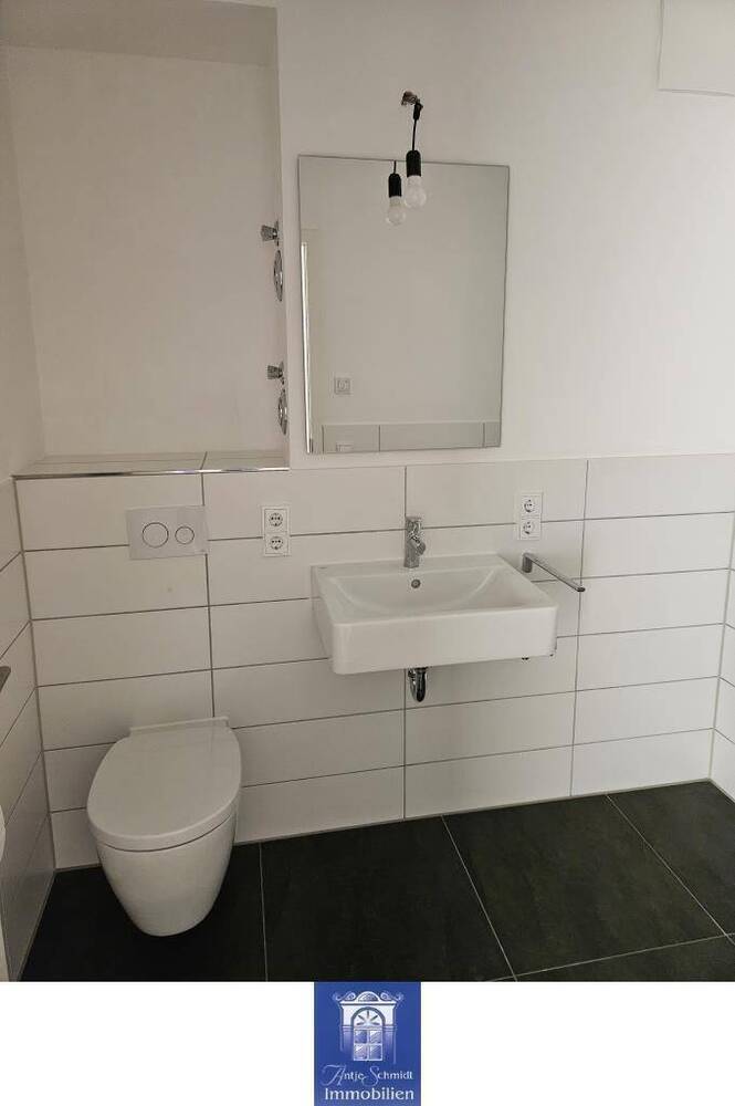 Charmante NeubauWohnung mit hofseitigem Balkon, Fußbodenheizung, EBK, Gäste-WC!