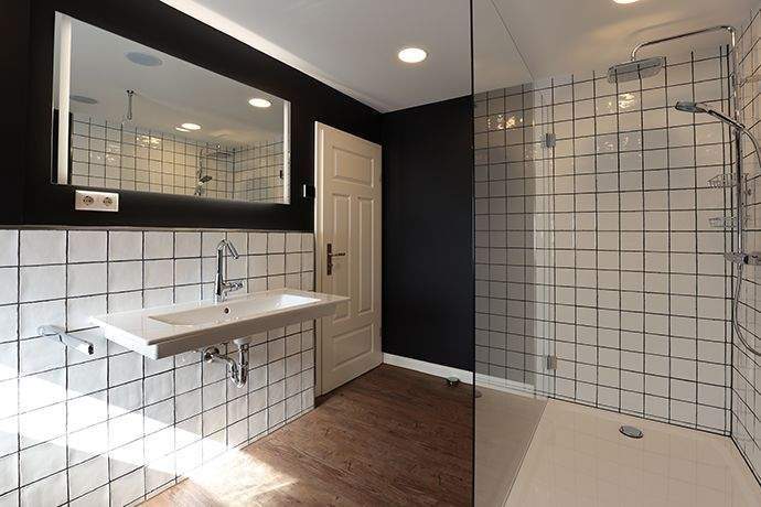 Haus mit 300 m² Wfl.Erstbezug nach KernsanierungEnergiekl. A+ 7 zimmer