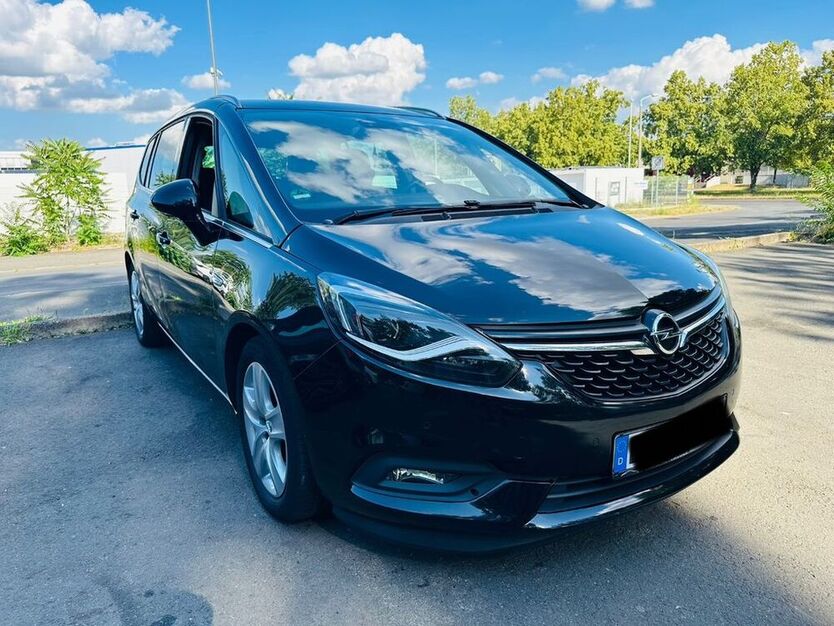 Zafira Life