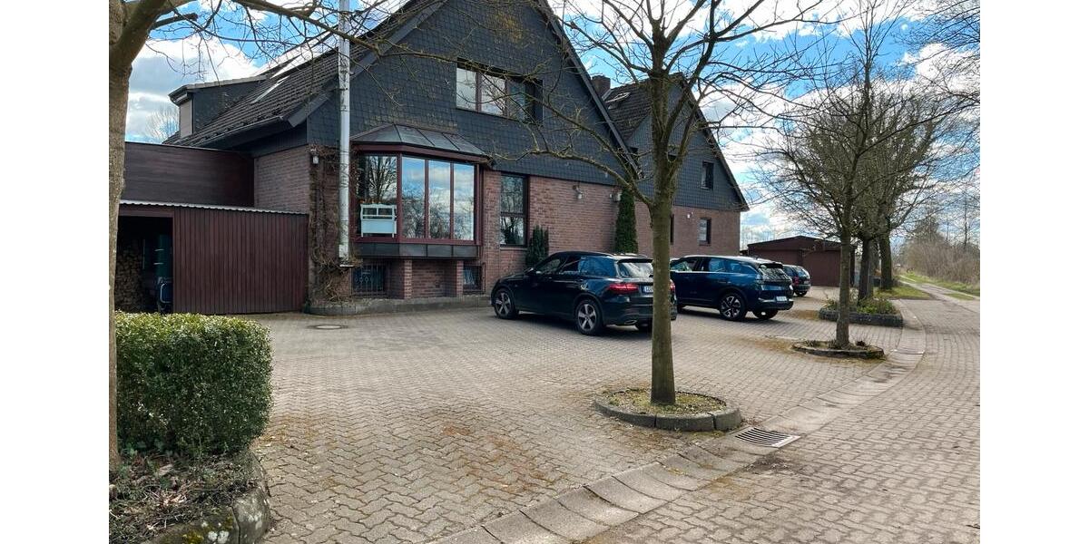 Etagenwohnung Kellinghusen - 9 Zimmer, 280 m&sup2;, 2.400&euro; | Angebot:26113327