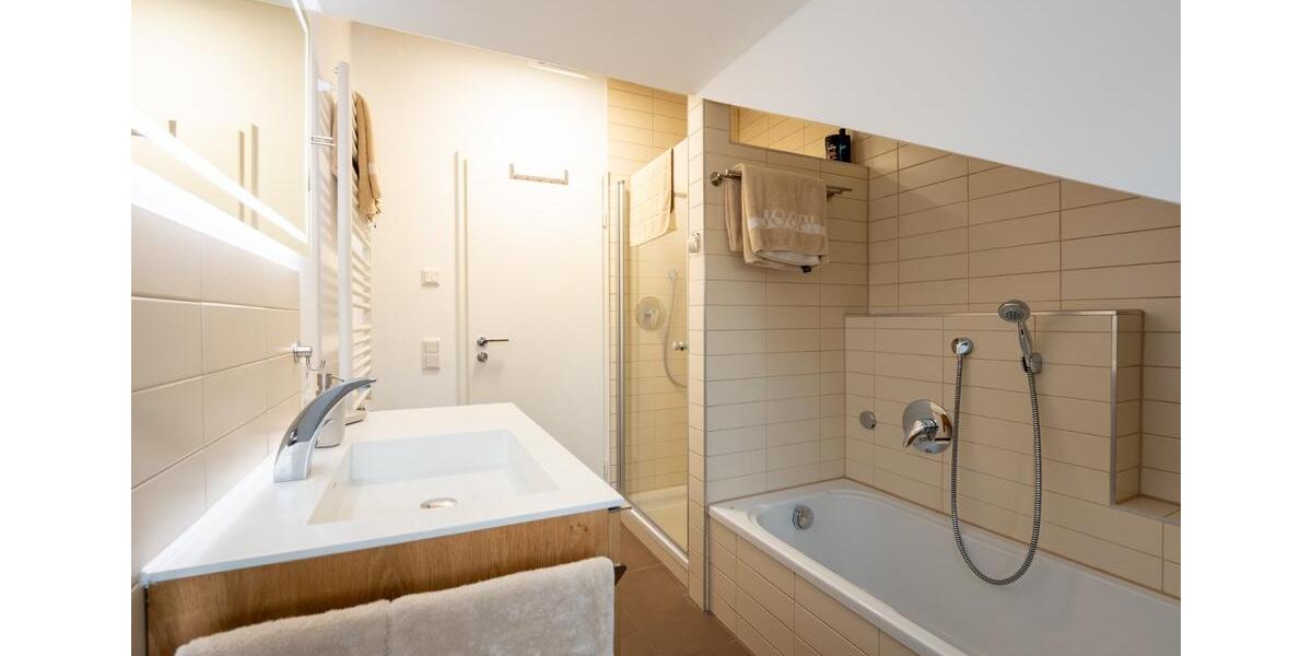 Dachgeschoßwohnung Ottobrunn - 3 Zimmer, 97 m&sup2;, 649.000&euro; | Angebot:25804560