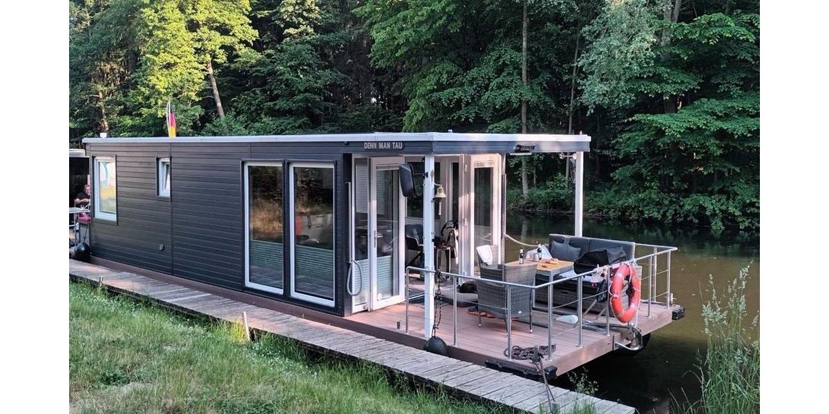 Ein Zuhause, auf dem Wasser oder im Hafen, exklusives Hausboot Neubau 2023 - Ferienhaus Jabel b Waren | Angebot:27142509