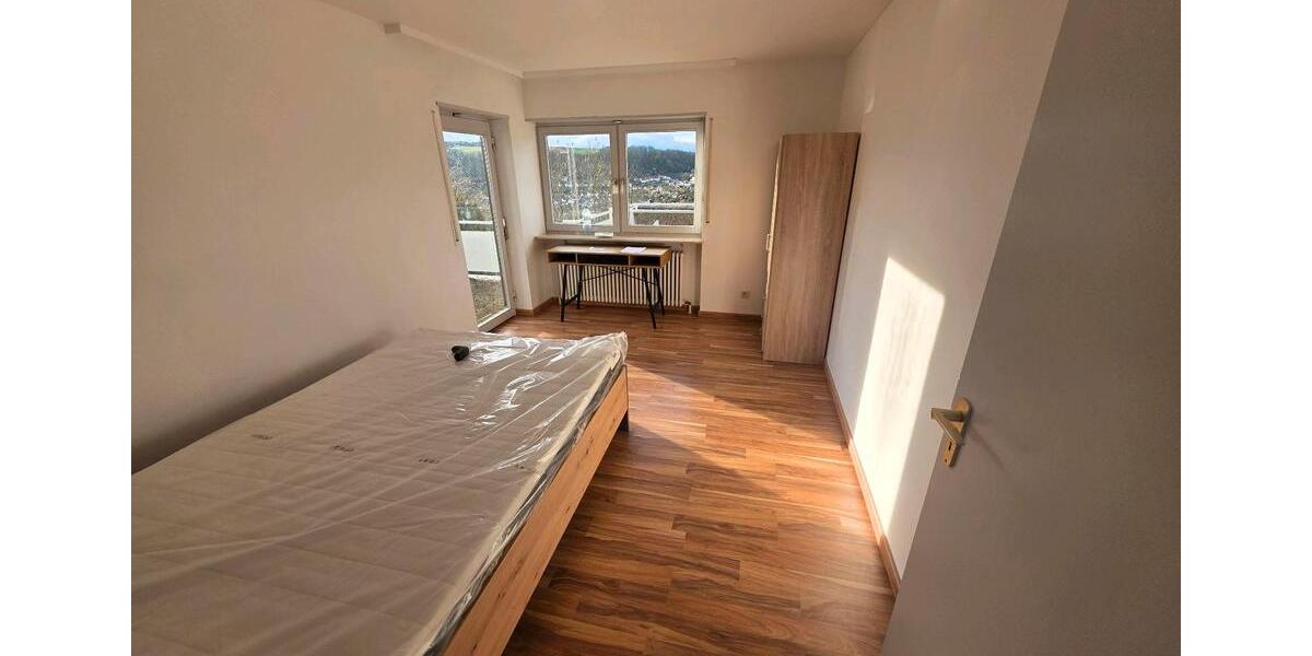 Etagenwohnung Mosbach - 6 Zimmer, 198 m&sup2;, 1.400&euro; | Angebot:26018611