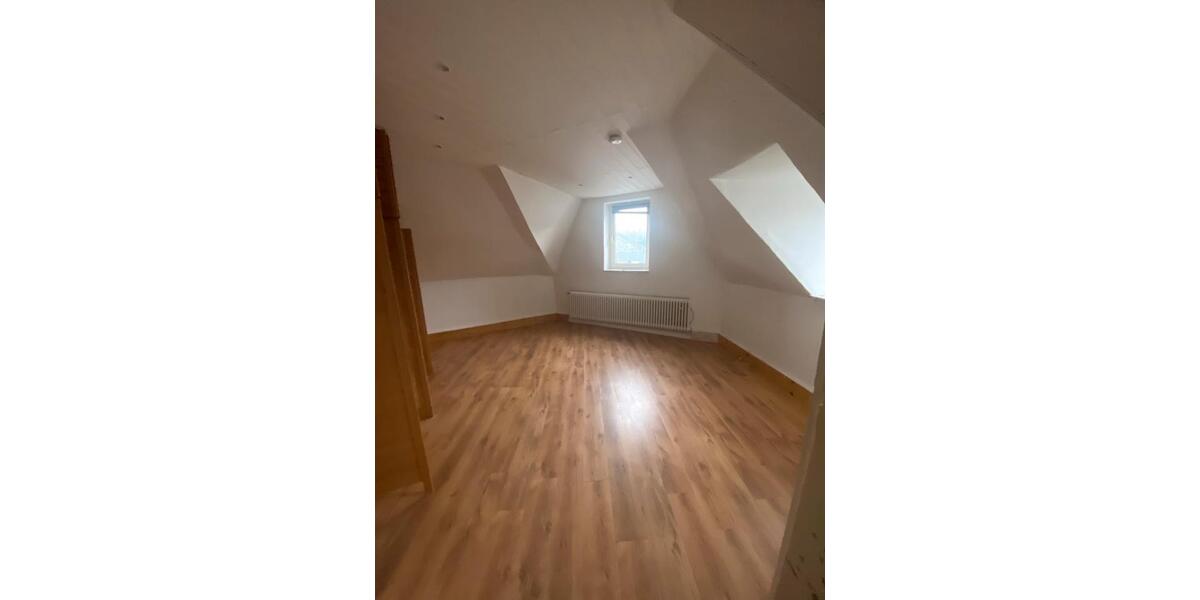 Dachgeschoßwohnung Velbert Langenberg - 4 Zimmer, 90 m&sup2;, 520&euro; | Angebot:24866561