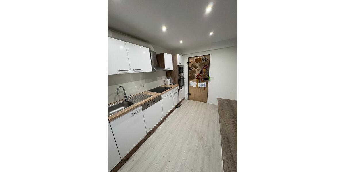 Schöne 3,5 Zimmer Maisonette-Wohnung mit Balkon und Garage 3.5 zimmer