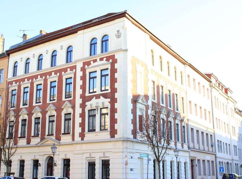 *** Tolle Dachgeschoßwohnung direkt bezugsfertig, 2er WG geeignet *** mit Einbauküche