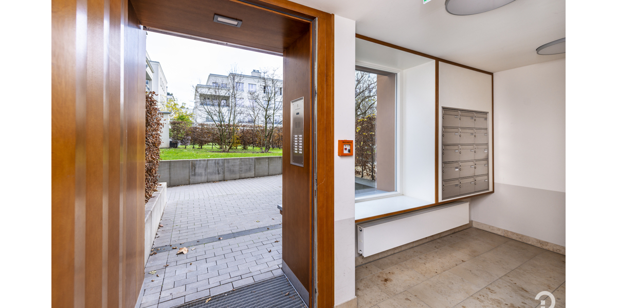 Wohnen in hochwertigem Ambiente mit internationalem Flair. Möblierte 2 Zimmer-Dachterrassen-Wohnung - Einfamilienhaus Düsseldorf Heerdt | Angebot:26645368