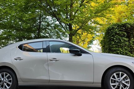 Mazda 3 31.000 km 22.950 &euro; Stuttgart 70195