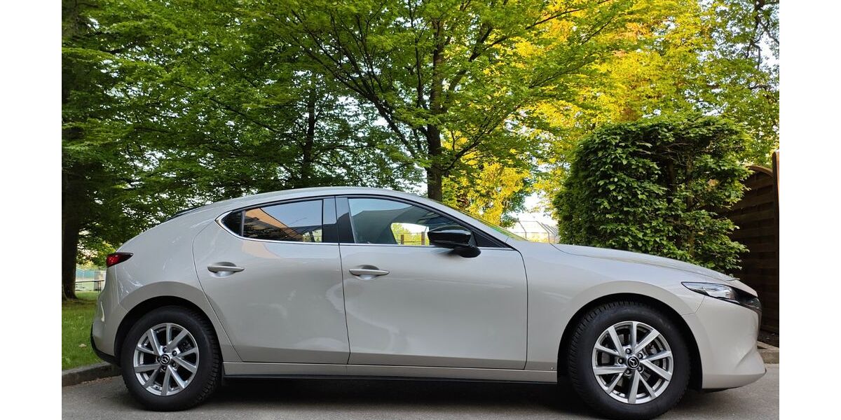 Mazda 3 31.000 km 22.950 &euro; Stuttgart 70195