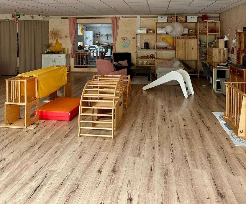 Heller Raum ( 180qm) + separater 16qm Nebenraum zimmer