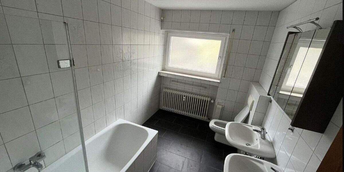 Etagenwohnung Horn-Bad Meinberg Billerbeck - 5 Zimmer, 167 m&sup2;, 999&euro; | Angebot:25581576