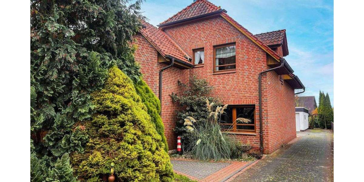 Ein-Zwei- Familienhaus mit großem Grundstück, Sehr Zentral und doch Privat in Luthe 7 zimmer