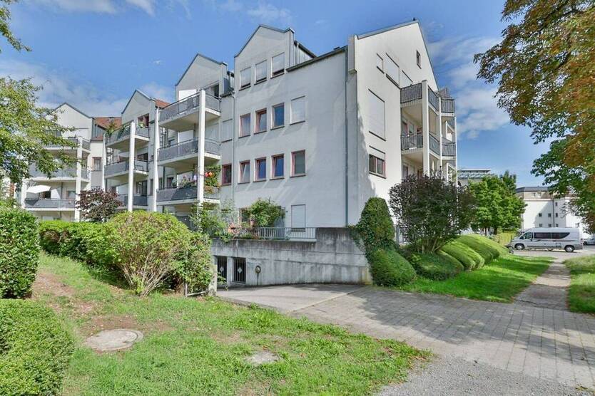 Bezugsfreie 2-Zimmer Wohnung mit separater Küche und Balkon