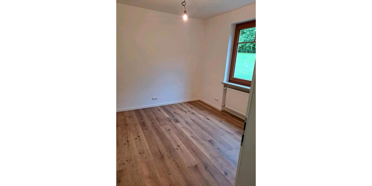 Erdgeschoßwohnung Bad Abbach - 5 Zimmer, 121 m&sup2;, 1.230&euro; | Angebot:23012086