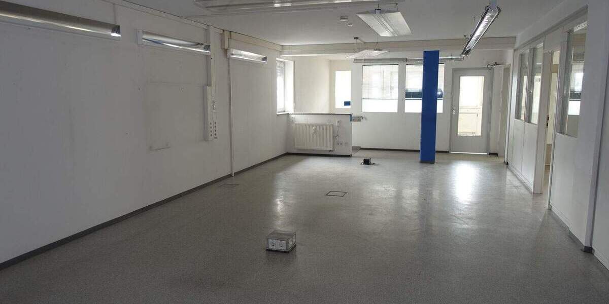 großzügige Büro- und Lagerräume mit 3 WC zimmer