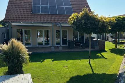 Modernes Einfamilienhaus mit Pool & nachhaltiger Technik in Le 4 zimmer