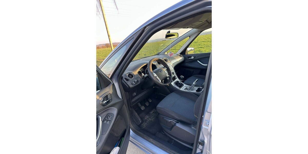 Ford S-Max 262.000 km 2.800 &euro; Medebach 59964