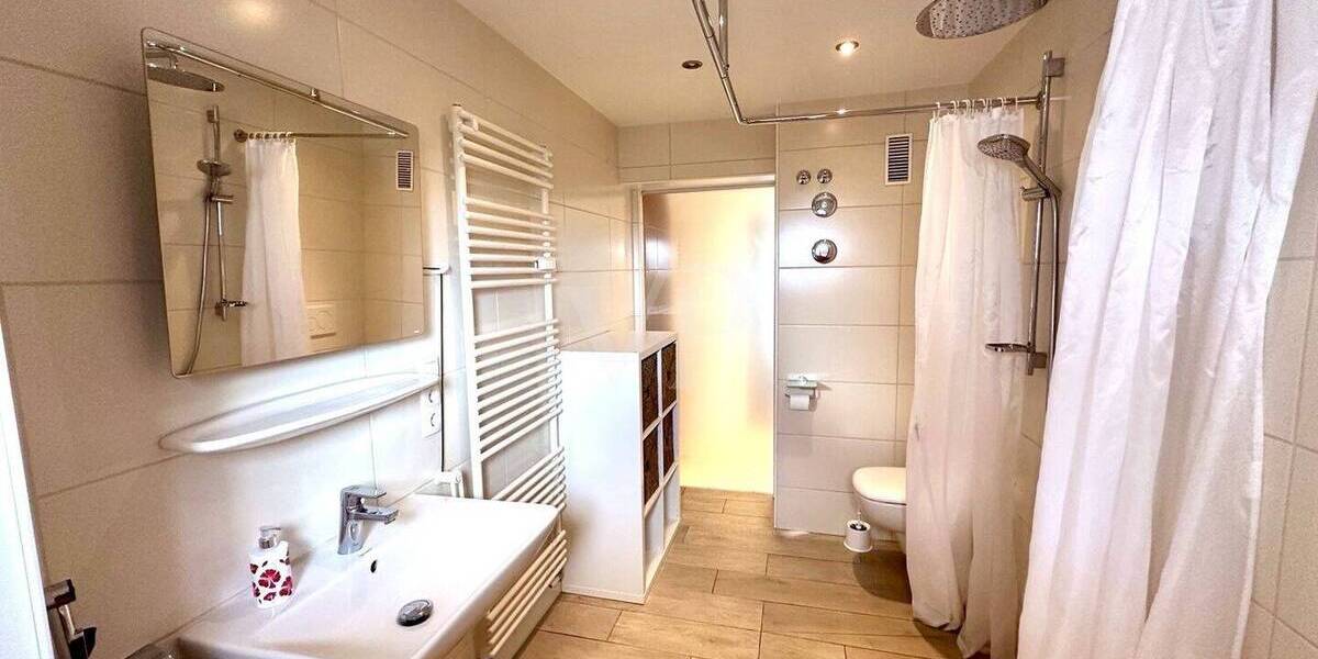 Gepflegtes 4-Parteienhaus mit Eigennutzungspotenzial auf dem Heidelberger Boxberg zimmer