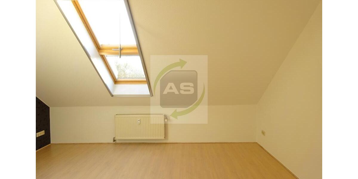 Dachgeschoßwohnung Zwickau - 3 Zimmer, 101 m&sup2;, 749&euro; | Angebot:26004595