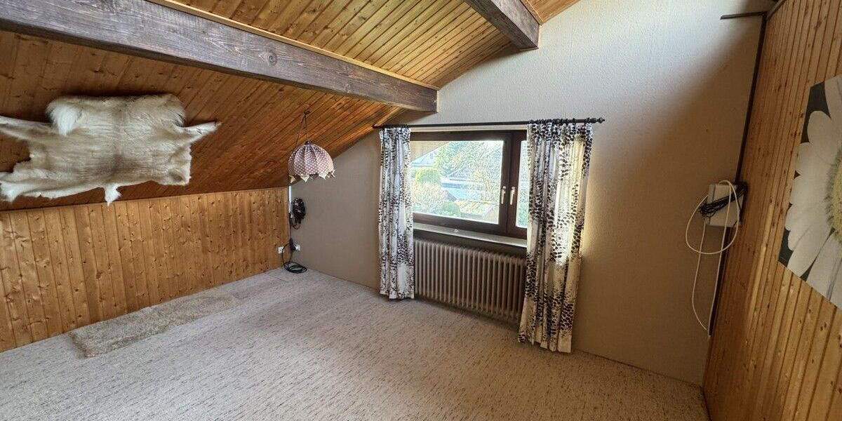 Einfamilienhaus Varel - 9 Zimmer, 185 m&sup2;, 375.000&euro; | Angebot:25399278