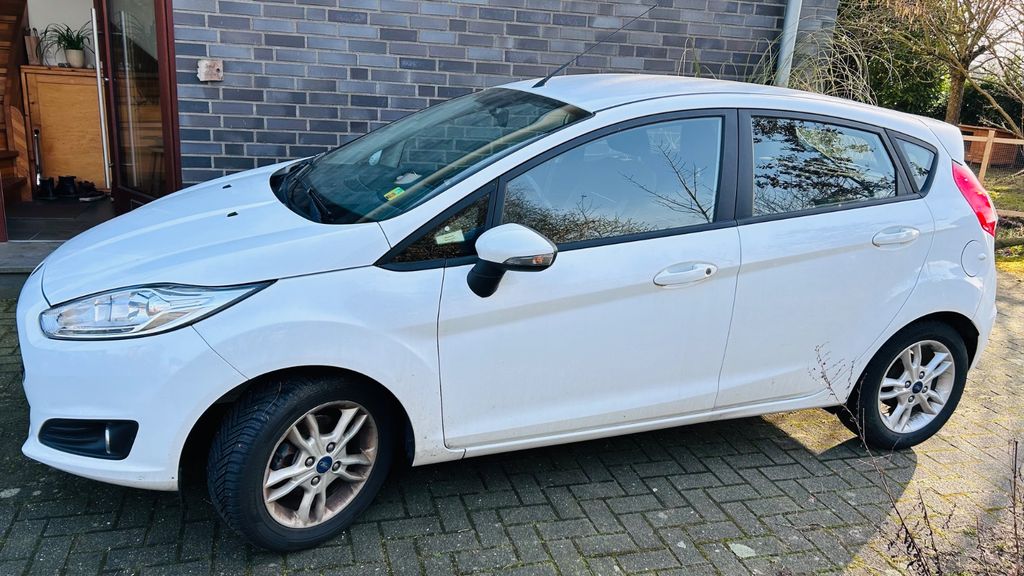 Ford Fiesta 120.843 km 4.999 &euro; Bocholt 46395
