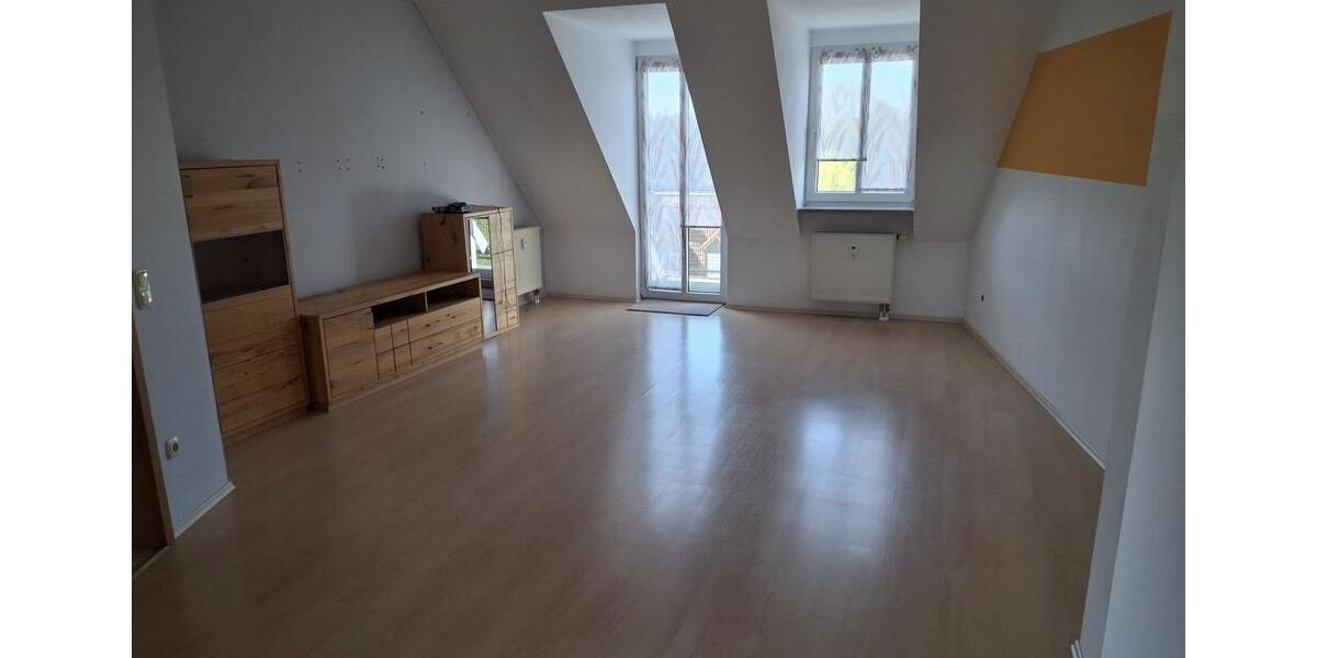 Dachgeschoßwohnung Hollfeld - 3 Zimmer, 85 m&sup2;, 900&euro; | Angebot:26409760