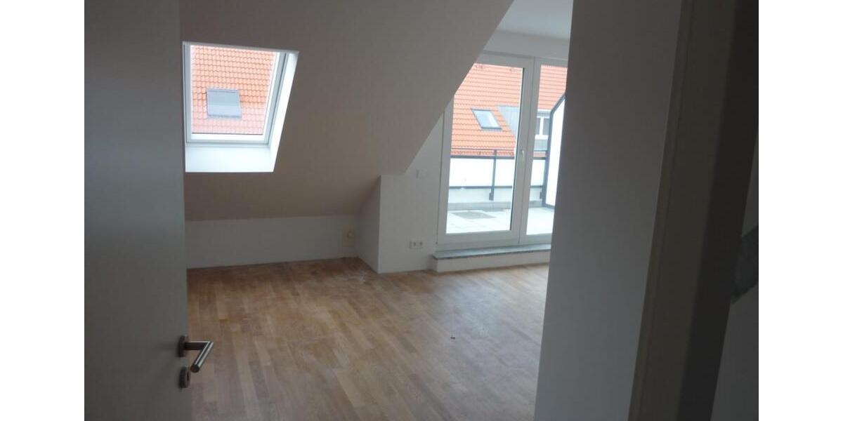 Dachgeschoßwohnung Unterhaching - 3 Zimmer, 74 m&sup2;, 1.380&euro; | Angebot:25416875