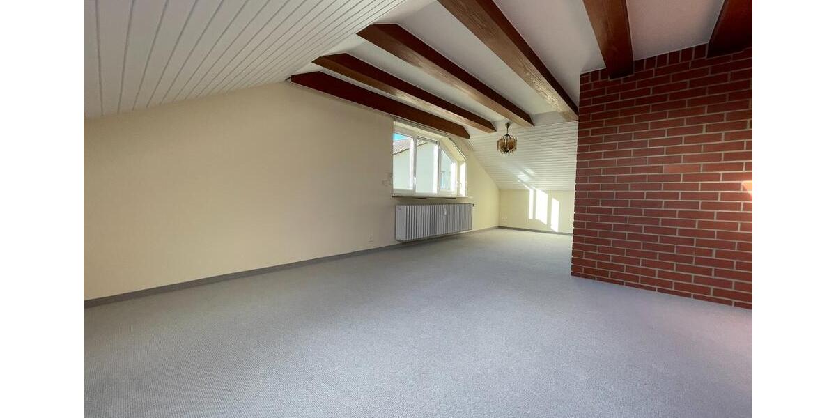 Dachgeschoßwohnung Ochsenfurt - 2.5 Zimmer, 75 m&sup2;, 690&euro; | Angebot:25756846