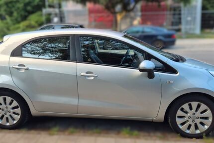 Kia Rio 108.500 km 5.200 &euro; Hamburg 22419