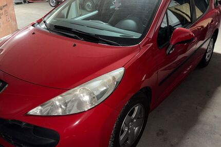 Peugeot 207 180.000 km 1.690 &euro; Köln 50767