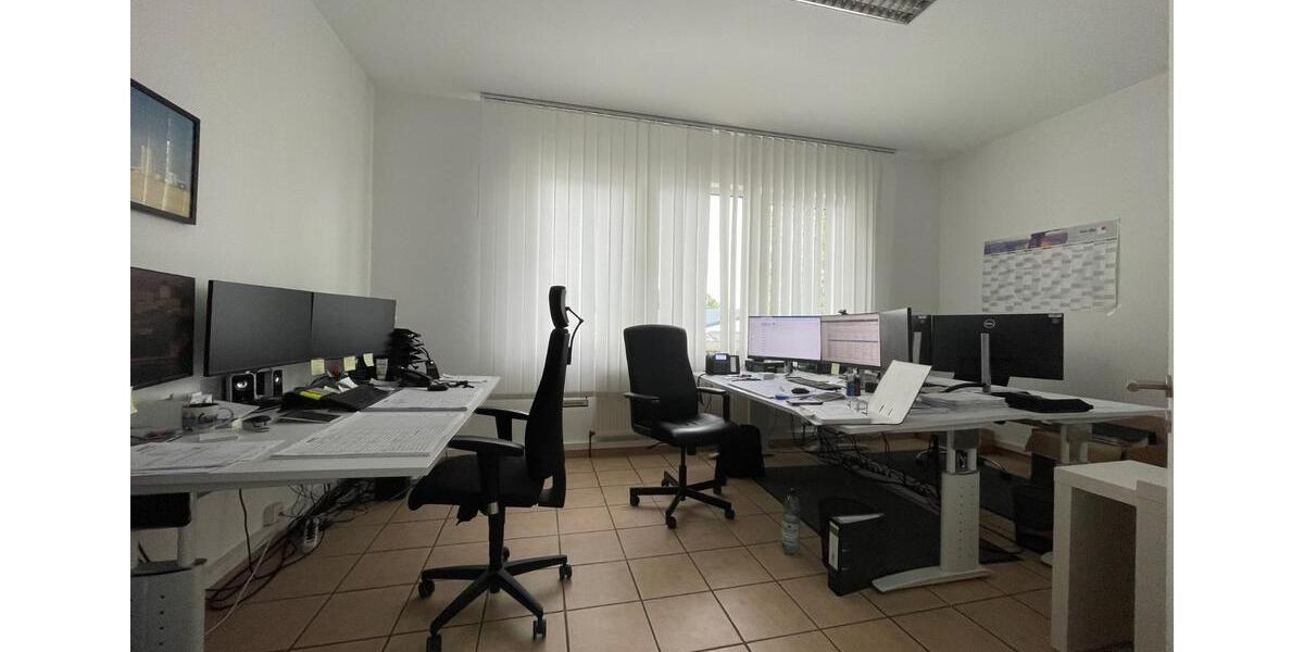 Großzügige Büro- Praxisfläche in zentraler Lage zimmer