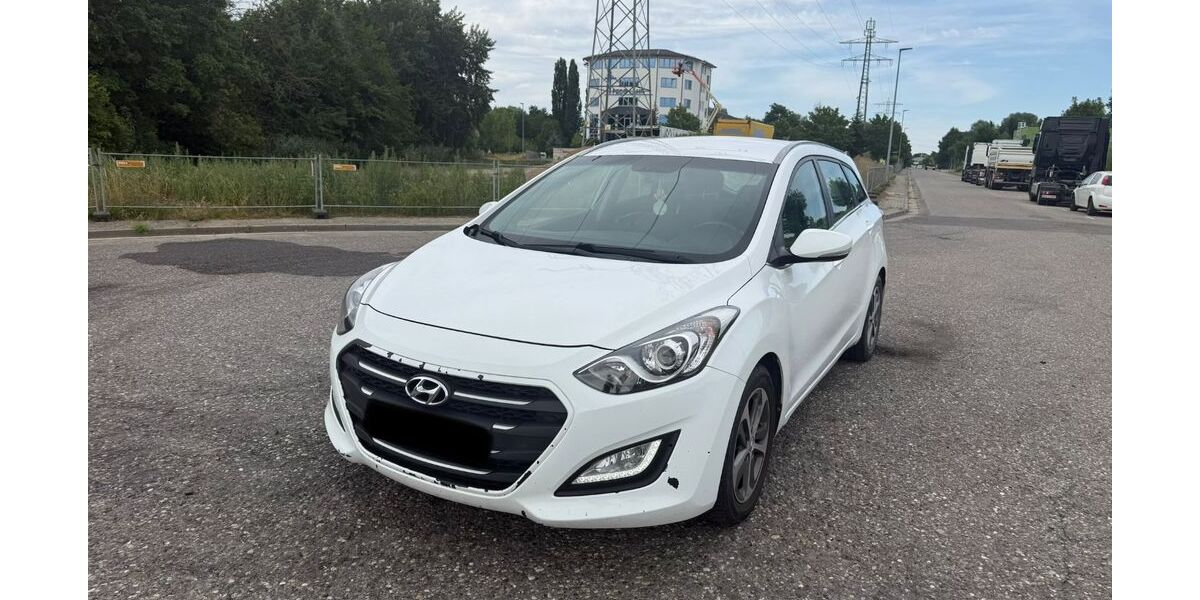 Hyundai i30 288.000 km 2.699 &euro; lahr 77933
