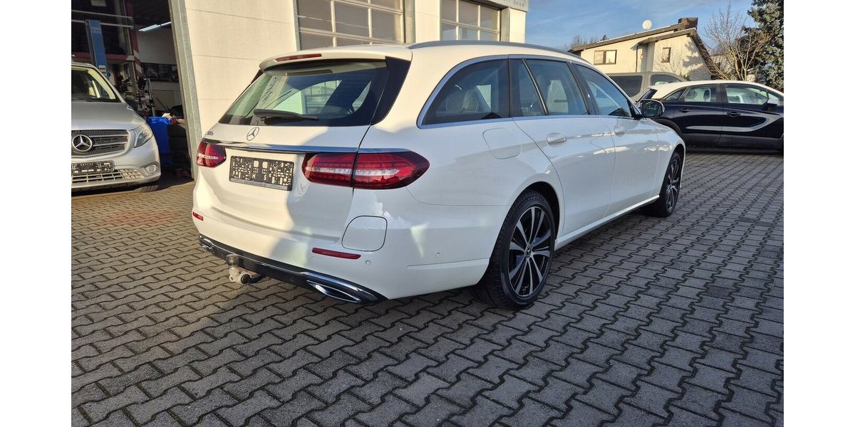 Mercedes-Benz E 300 e T Avantgarde AHK, LED, Rückfahrkamera, App 55.700 km 26.990 &euro; Rodgau 63110